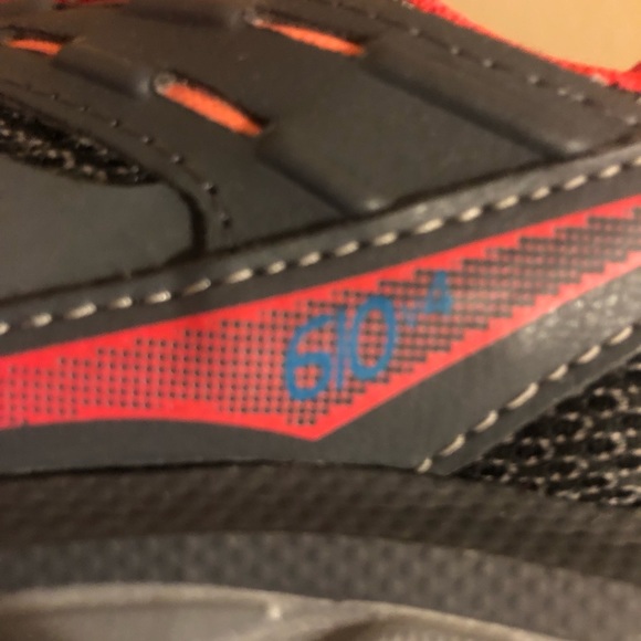 New Balance WT610GP4 Trail Shoes All Terrain Running Grey Coral Womens Size 8 B - Picture 2 of 8